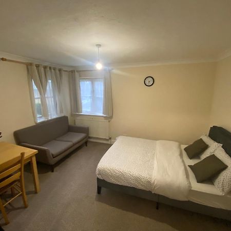 Large Double Bed And Bathroom Oxford Eksteriør bilde